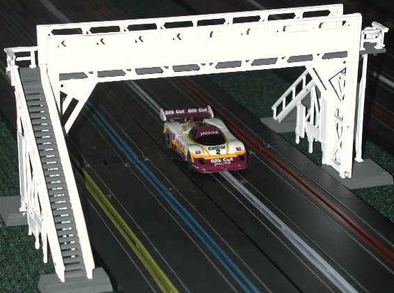 4-Lane HO Pedestrian Bridge Kit Assembled & Painted